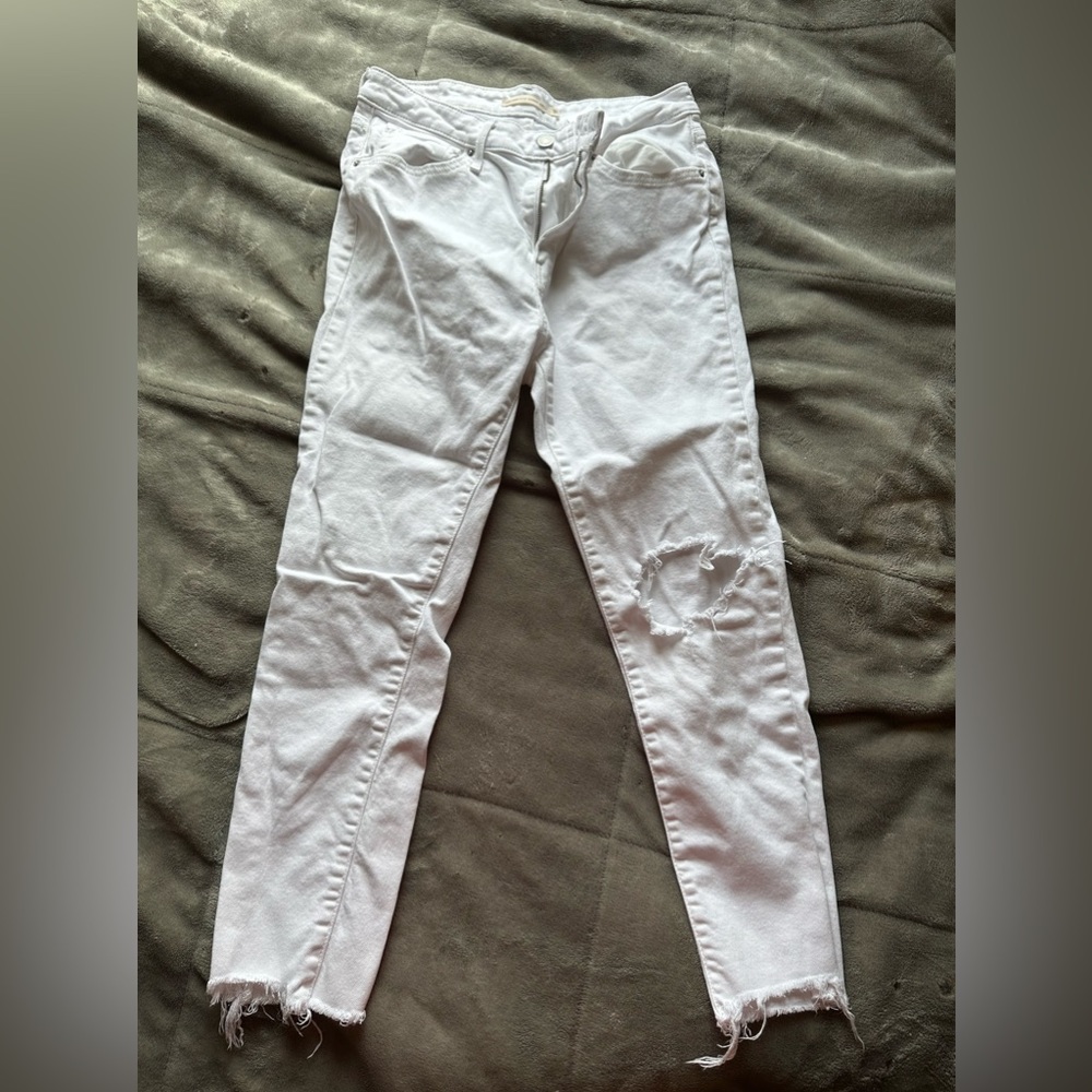 Levi’s white one ripped knee skinny jeans